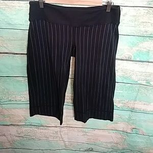 Lululemon black White pinstripe yoga cropped 10